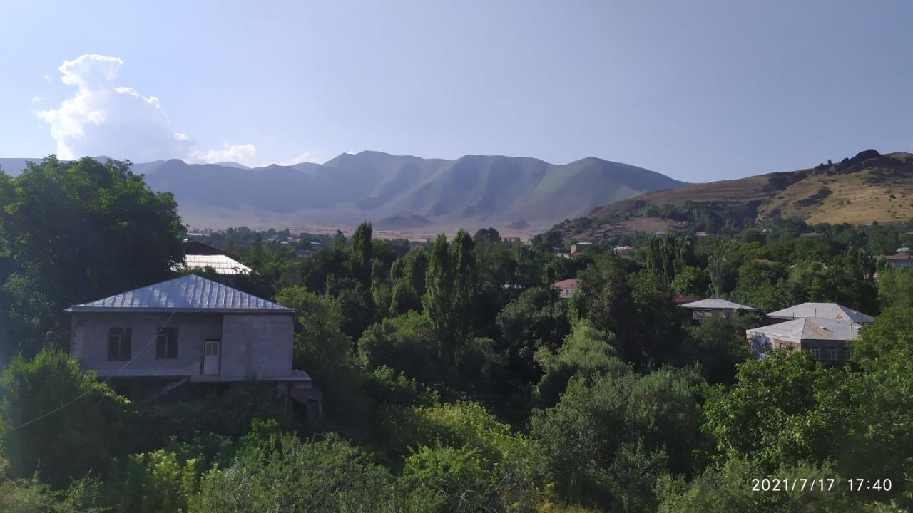 Verishen Guest House B&B Goris Eksteriør billede