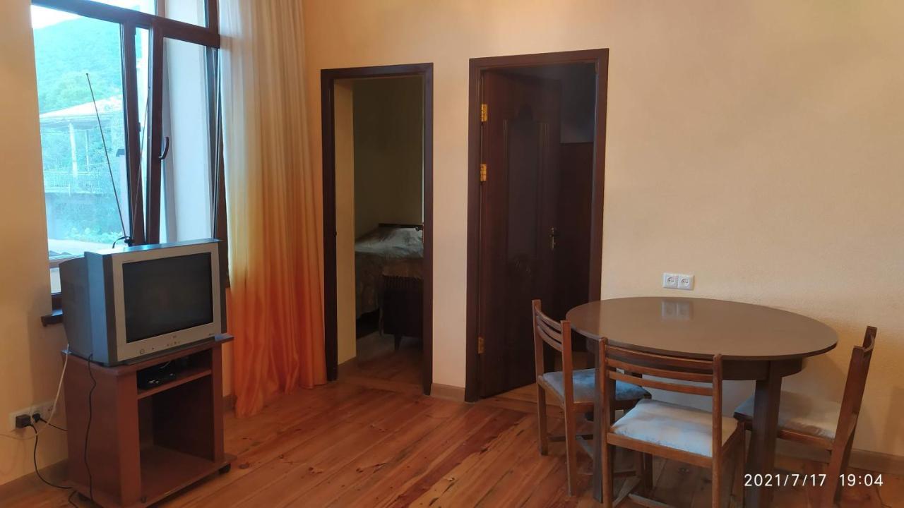 Verishen Guest House B&B Goris Eksteriør billede
