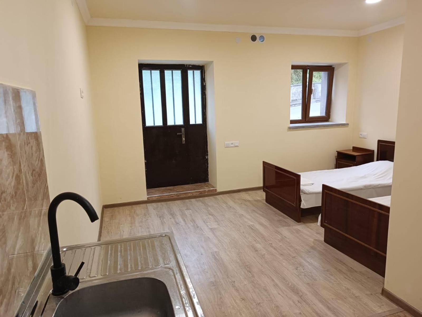 Verishen Guest House B&B Goris Eksteriør billede