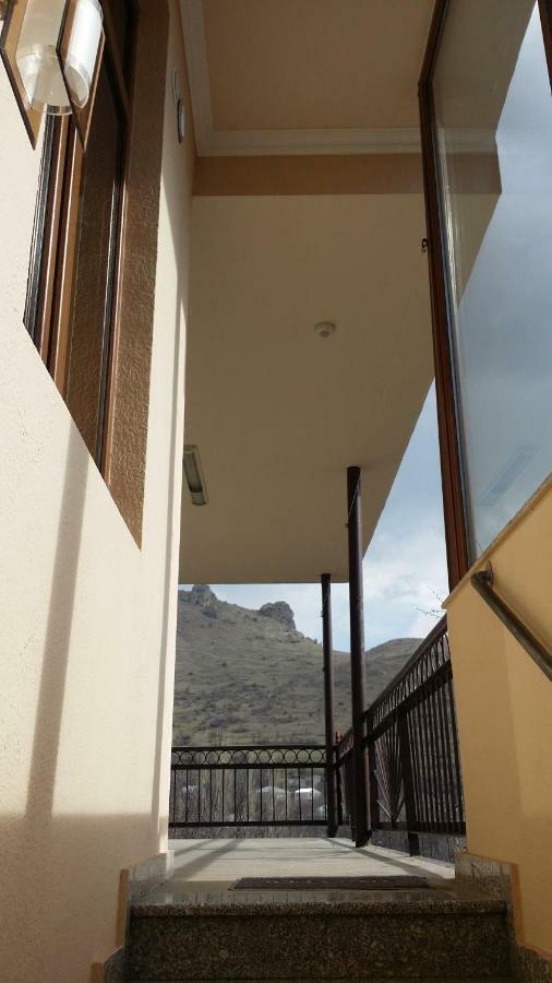 Verishen Guest House B&B Goris Eksteriør billede
